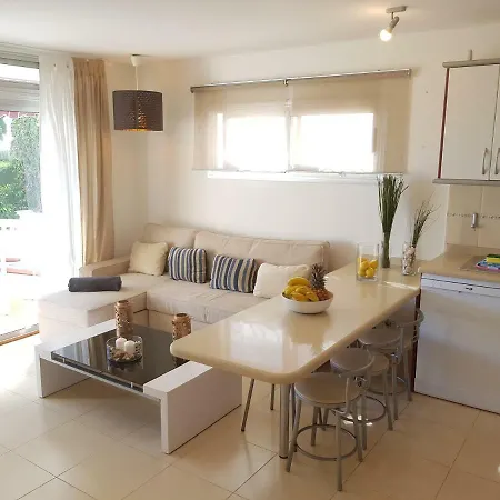 First Line Seaside Apartamento *