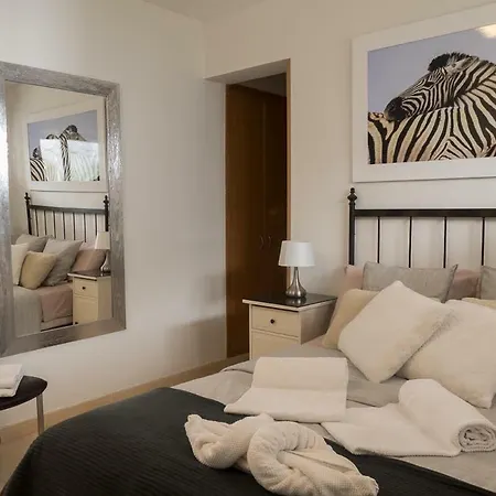 First Line Seaside Apartment *