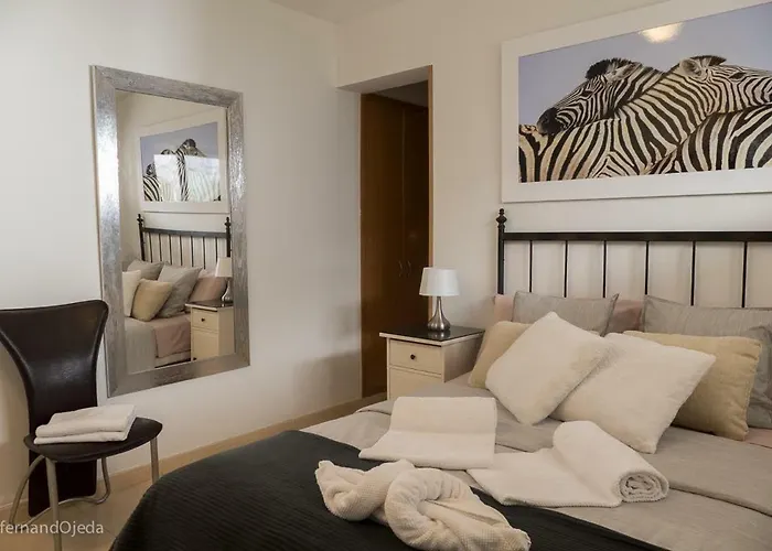 First Line Seaside Apartment *